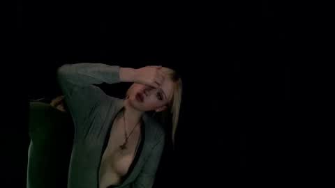 rosy_petal online show from October 16, 5:41 am