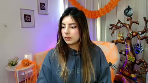 Snapshot of rousee_v chatting on October 23, 1:32 pm Rousee online show from October 23, 1:32 pm