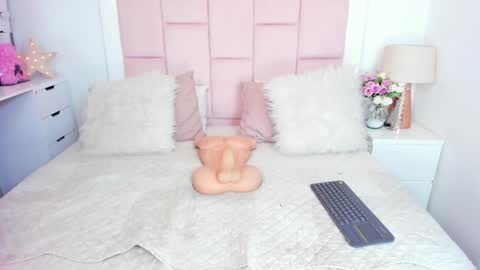 Snapshot of rousefox1 chatting on January 15, 6:33 am Valeria online show from January 15, 6:33 am