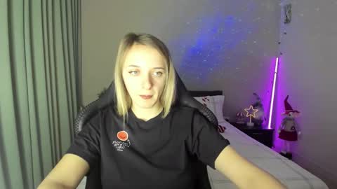 Snapshot of rousereed chatting on December 9, 7:17 am Rouse online show from December 9, 7:17 am