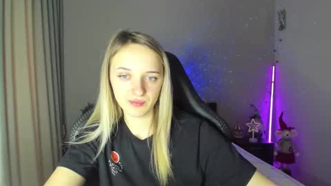 Snapshot of rousereed chatting on December 12, 12:12 pm Rouse online show from December 12, 12:12 pm