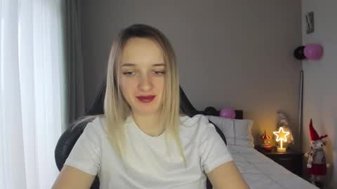 Snapshot of rousereed chatting on December 16, 7:15 am Rouse online show from December 16, 7:15 am