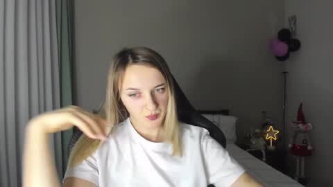 Snapshot of rousereed chatting on December 27, 2:33 pm Rouse online show from December 27, 2:33 pm