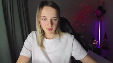 Snapshot of rousereed chatting on December 27, 6:31 pm Rouse online show from December 27, 6:31 pm