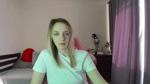 Snapshot of rousereed chatting on February 19, 1:28 pm Rouse online show from February 19, 1:28 pm