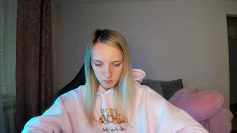 Snapshot of rousereed chatting on October 1, 12:22 pm Rouse online show from October 1, 12:22 pm