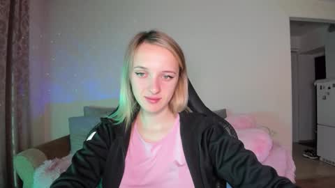 Snapshot of rousereed chatting on October 5, 6:34 am Rouse online show from October 5, 6:34 am