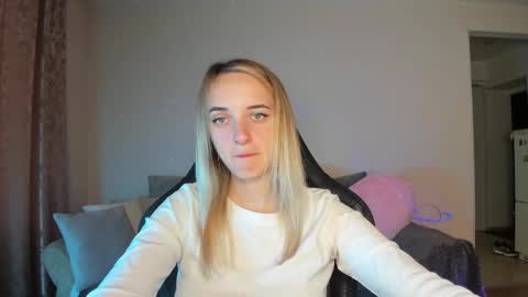 Snapshot of rousereed chatting on October 6, 6:33 am Rouse online show from October 6, 6:33 am