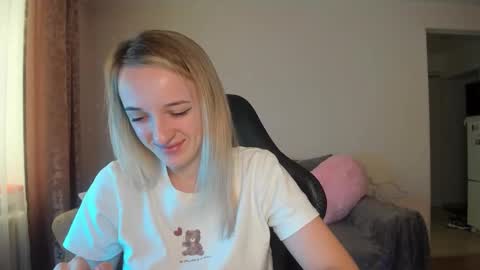 Snapshot of rousereed chatting on October 12, 6:34 am Rouse online show from October 12, 6:34 am