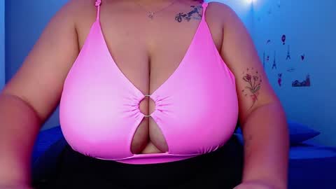 Snapshot of rousrossell_4 chatting on December 7, 12:30 am Call me Rous online show from December 7, 12:30 am