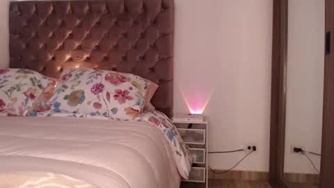 Rouss marie henao  online show from December 1, 1:16 pm