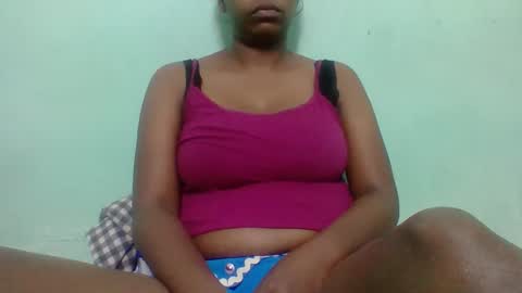 Snapshot of rovaelyah chatting on September 19, 2:35 am rovaelyah online show from September 19, 2:35 am