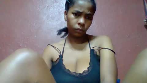 rovaelyah online show from May 6, 2:29 am