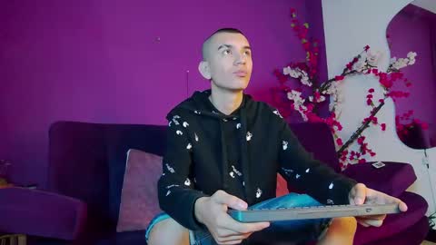 Snapshot of rowancley chatting on September 18, 12:18 pm Rowan online show from September 18, 12:18 pm