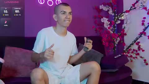 Snapshot of rowancley chatting on September 20, 12:50 pm Rowan online show from September 20, 12:50 pm