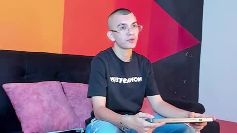 Snapshot of rowancley chatting on September 25, 12:09 pm Rowan online show from September 25, 12:09 pm