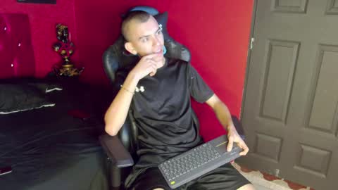 Snapshot of rowancley chatting on October 1, 12:00 pm Rowan online show from October 1, 12:00 pm