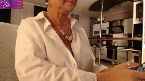 Snapshot of roxana_brooks chatting on December 4, 2:26 pm Roxana online show from December 4, 2:26 pm