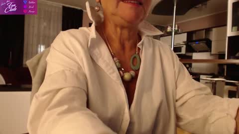Snapshot of roxana_brooks chatting on December 4, 5:33 pm Roxana online show from December 4, 5:33 pm