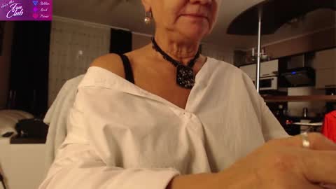 Snapshot of roxana_brooks chatting on December 6, 2:17 pm Roxana online show from December 6, 2:17 pm