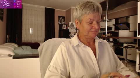Snapshot of roxana_brooks chatting on December 15, 4:04 pm Roxana online show from December 15, 4:04 pm