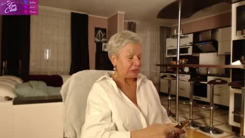 Snapshot of roxana_brooks chatting on December 15, 7:10 pm Roxana online show from December 15, 7:10 pm