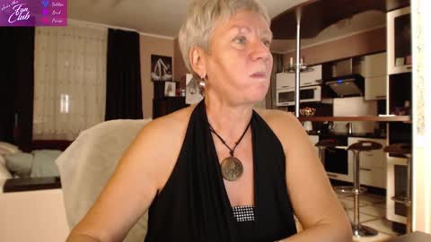 Snapshot of roxana_brooks chatting on December 16, 6:27 pm Roxana online show from December 16, 6:27 pm