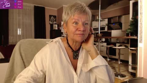 Snapshot of roxana_brooks chatting on December 17, 3:06 pm Roxana online show from December 17, 3:06 pm