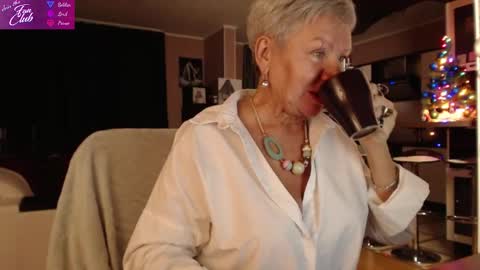 Snapshot of roxana_brooks chatting on December 18, 5:42 pm Roxana online show from December 18, 5:42 pm