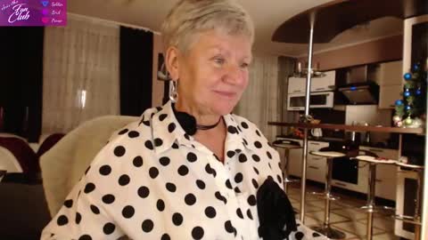 Snapshot of roxana_brooks chatting on December 29, 4:40 pm Roxana online show from December 29, 4:40 pm