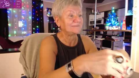 Snapshot of roxana_brooks chatting on December 31, 6:13 pm Roxana online show from December 31, 6:13 pm