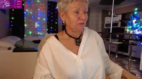 Snapshot of roxana_brooks chatting on January 1, 6:06 pm Roxana online show from January 1, 6:06 pm