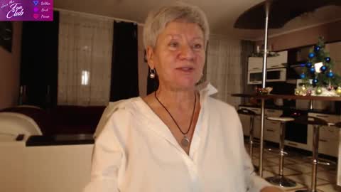 Snapshot of roxana_brooks chatting on January 2, 2:13 pm Roxana online show from January 2, 2:13 pm