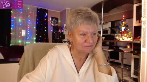 Snapshot of roxana_brooks chatting on January 2, 5:18 pm Roxana online show from January 2, 5:18 pm