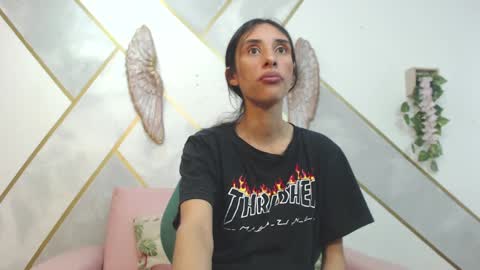 Snapshot of roxana_cyrano chatting on February 4, 7:22 pm online show from February 4, 7:22 pm