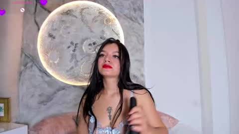 roxanaborns online show from November 20, 1:11 pm