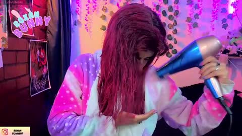 roxxy online show from May 6, 8:19 am