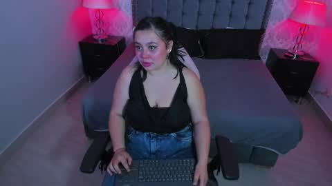 Snapshot of roxanebrown chatting on March 28, 4:50 pm roxanebrown online show from March 28, 4:50 pm