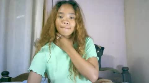 roxanne_98 online show from November 26, 12:33 am