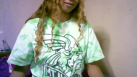 roxanne_98 online show from January 16, 2:48 am