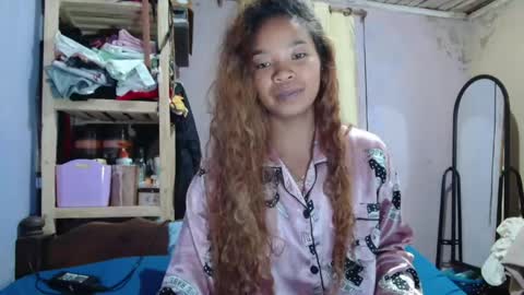 roxanne_98 online show from May 6, 5:03 am
