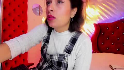 roxanne_han online show from May 17, 2:53 am