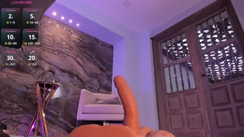 Roxanne Hill  online show from April 1, 1:41 pm