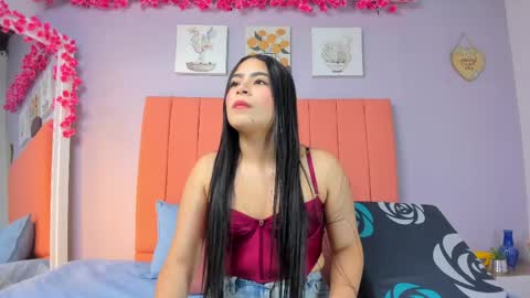 Snapshot of roxanneowens chatting on April 21, 12:11 pm Juliana 3 online show from April 21, 12:11 pm