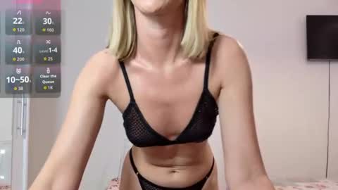 Snapshot of roxannequin chatting on June 13, 2:59 pm roxanne online show from June 13, 2:59 pm