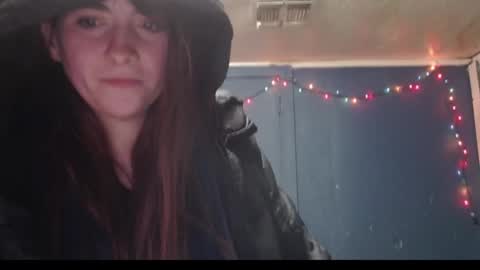 Snapshot of roxanneroulette chatting on January 1, 5:01 am Silver online show from January 1, 5:01 am