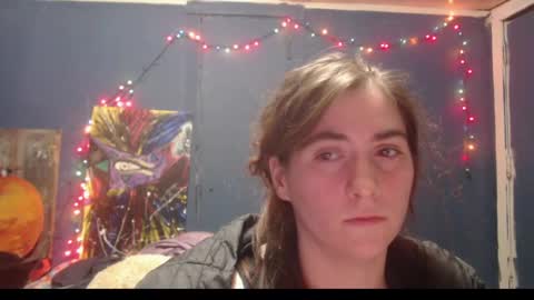 Snapshot of roxanneroulette chatting on January 4, 2:35 am Silver online show from January 4, 2:35 am