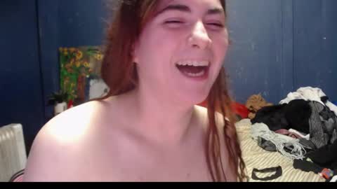 Snapshot of roxanneroulette chatting on January 4, 11:06 pm Silver online show from January 4, 11:06 pm