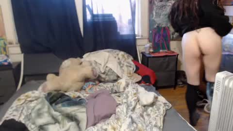 Snapshot of roxanneroulette chatting on January 21, 10:41 pm Silver online show from January 21, 10:41 pm