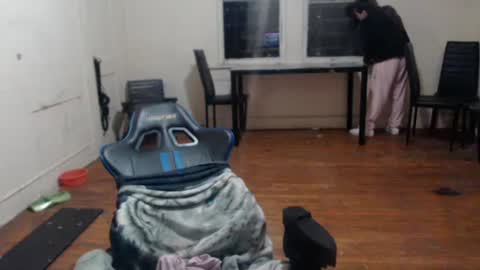 Snapshot of roxanneroulette chatting on February 1, 6:32 am Silver online show from February 1, 6:32 am